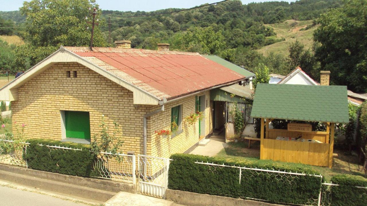 Apartman Rudnik Vrdnik Exteriör bild